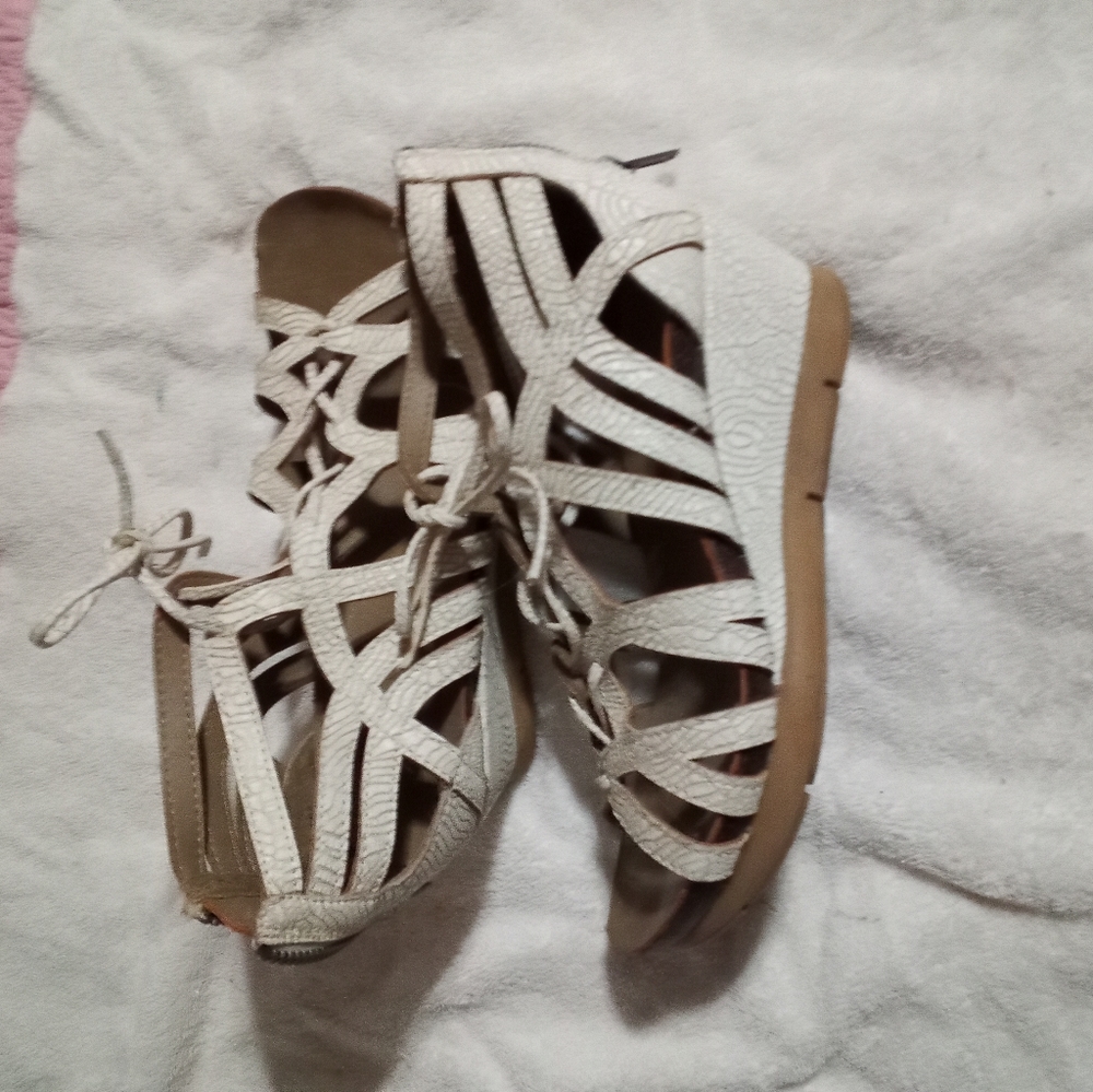 Women's shoes